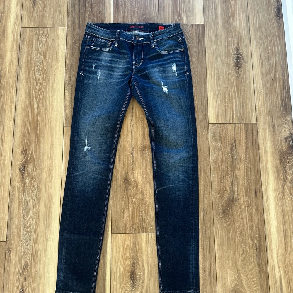 Cult of Individuality Women's teaser skinny Distressed jeans size 27